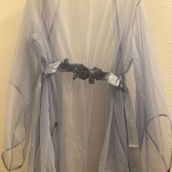 Blue robe - Picture 3 of 4